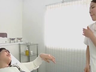 Japońskie lesbijskie erotyczny spitting masaż klinika z napisami